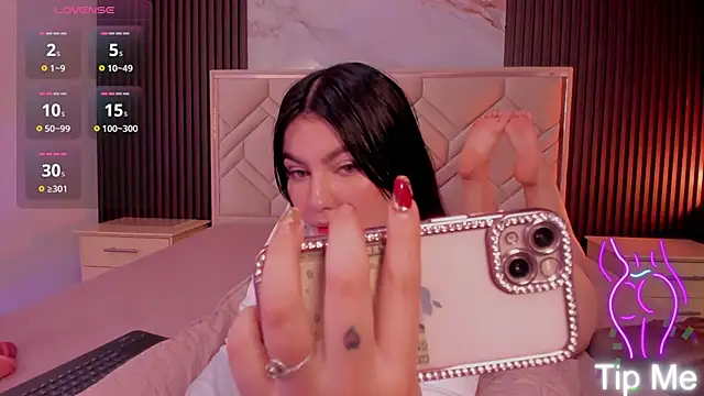 MiaaFarrel online show from 8, 10, 2025