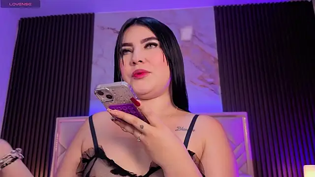 MiaaFarrel online show from 13, 4, 2026