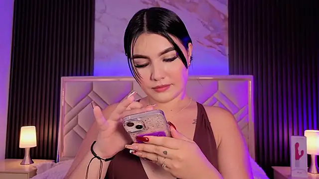 MiaaFarrel online show from 10, 4, 2026