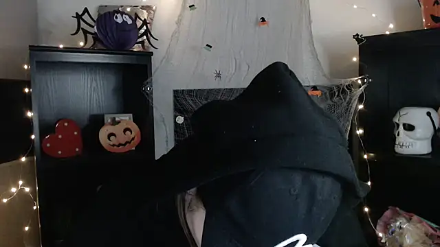 JuiceLips   online show from 2, 11, 2025