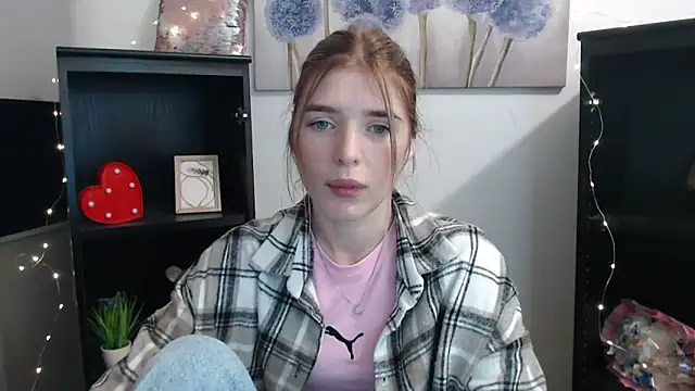 JuiceLips   online show from 19, 11, 2025