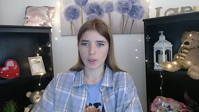 JuiceLips   online show from 19, 9, 2025