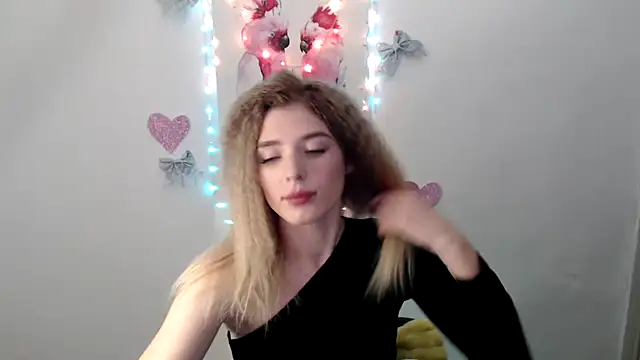 JuiceLips   online show from 28, 11, 2025