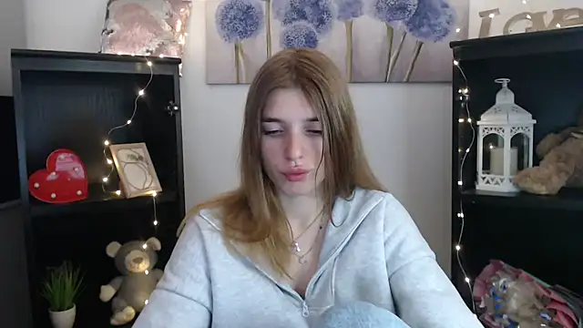 JuiceLips   online show from 9, 10, 2025