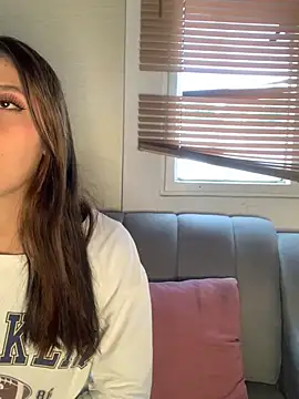 KloePink  online show from 4, 12, 2025