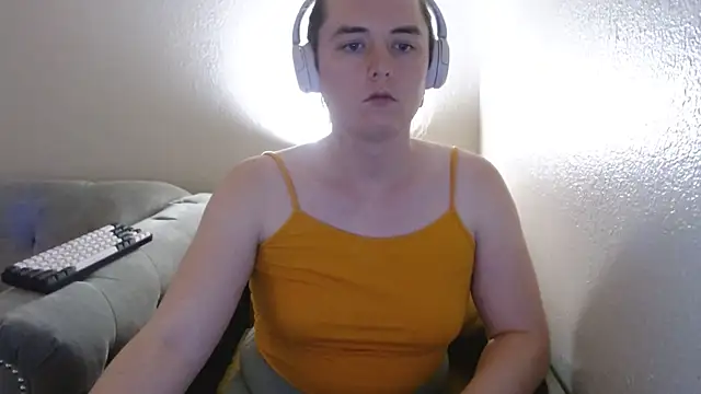 Elliebell online show from 11, 11, 2025