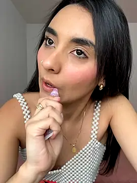 Zafira Montiel online show from 3, 12, 2025