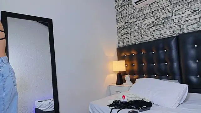 Martina thompson69 online show from 11, 9, 2025