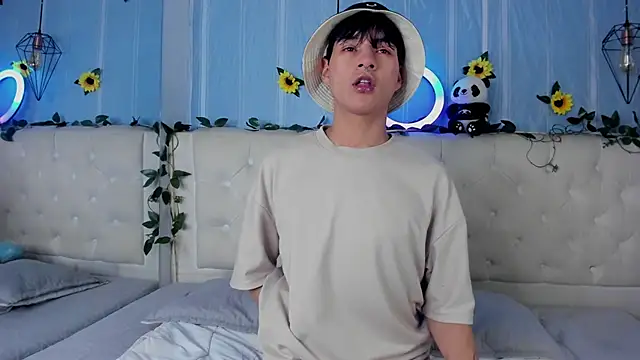 Snapshot of AleAurarashi chatting on 3, 12, 2025 AleAurarashi online show from 3, 12, 2025