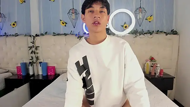 AleAurarashi online show from 28, 11, 2025