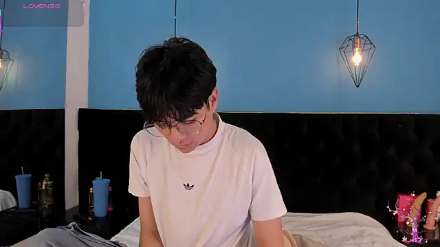 AleAurarashi online show from 2, 10, 2025