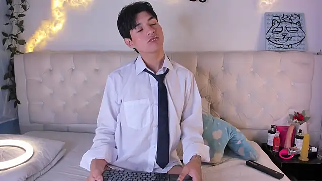 Snapshot of AleAurarashi chatting on 20, 12, 2025 AleAurarashi online show from 20, 12, 2025