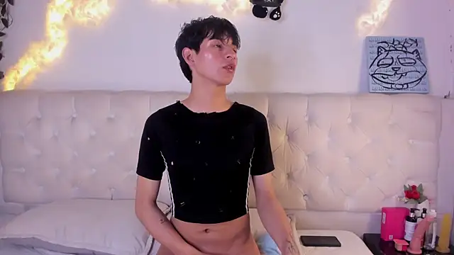 Snapshot of AleAurarashi chatting on 21, 12, 2025 AleAurarashi online show from 21, 12, 2025