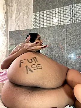 Snapshot of Messy-diana21 chatting on 14, 12, 2025 Messy-diana21 online show from 14, 12, 2025