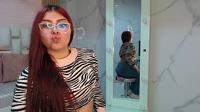 Snapshot of kim_lush_s chatting on 8, 9, 2025 kim lush s online show from 8, 9, 2025