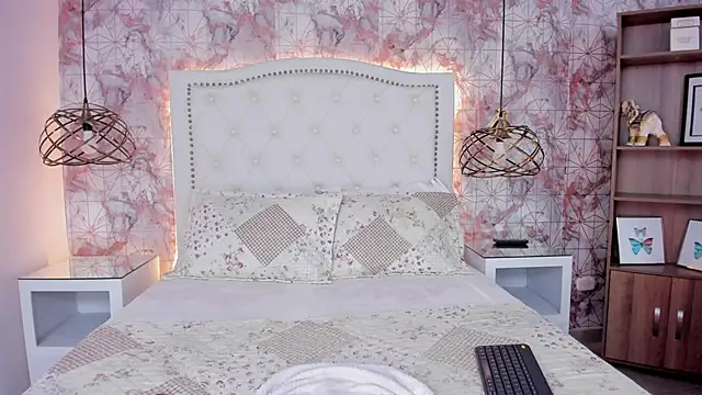 ScarletMore online show from 5, 12, 2025