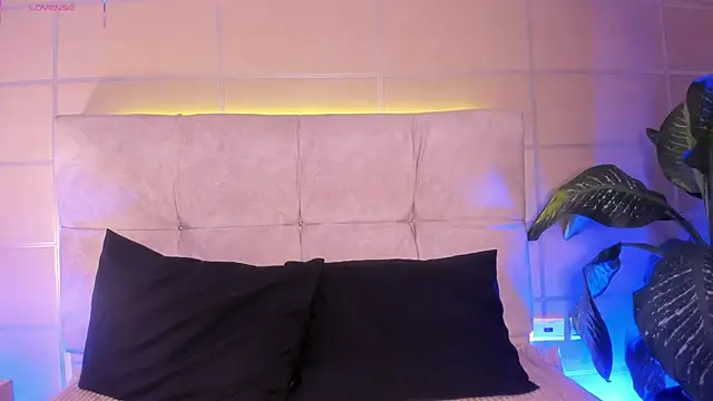 Snapshot of Luna_Moo_ chatting on 24, 10, 2025 Luna Moo online show from 24, 10, 2025