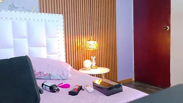 mamaneedsfun online show from 8, 11, 2025