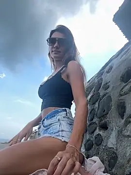 MissBinx online show from 5, 10, 2025