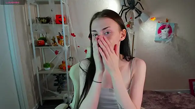 Jennie Hunter online show from 6, 11, 2025