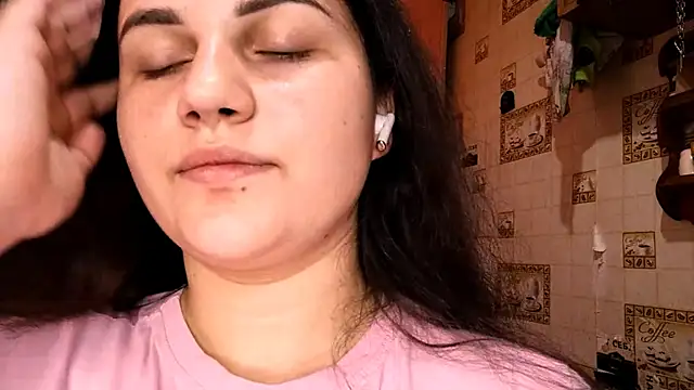 Snapshot of DierdreCousineau chatting on 1, 11, 2025 DierdreCousineau online show from 1, 11, 2025