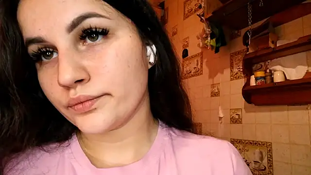 Snapshot of DierdreCousineau chatting on 7, 11, 2025 DierdreCousineau online show from 7, 11, 2025