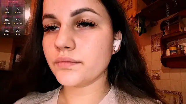 Snapshot of DierdreCousineau chatting on 14, 11, 2025 DierdreCousineau online show from 14, 11, 2025