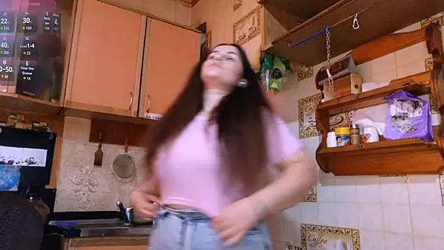 Snapshot of DierdreCousineau chatting on 7, 10, 2025 DierdreCousineau online show from 7, 10, 2025