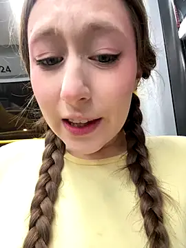 Snapshot of FroggyAnna chatting on 22, 11, 2025 FroggyAnna online show from 22, 11, 2025