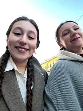 Snapshot of FroggyAnna chatting on 2, 10, 2025 FroggyAnna online show from 2, 10, 2025