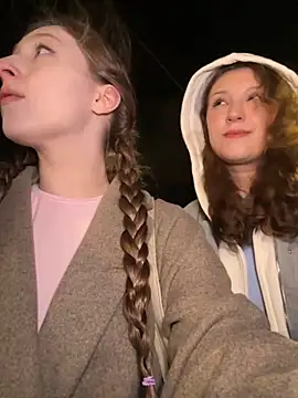 Snapshot of FroggyAnna chatting on 11, 10, 2025 FroggyAnna online show from 11, 10, 2025