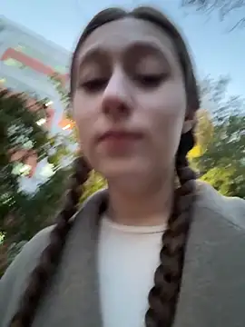 Snapshot of FroggyAnna chatting on 13, 10, 2025 FroggyAnna online show from 13, 10, 2025