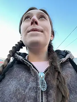 Snapshot of FroggyAnna chatting on 19, 10, 2025 FroggyAnna online show from 19, 10, 2025