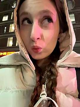 Snapshot of FroggyAnna chatting on 20, 11, 2025 FroggyAnna online show from 20, 11, 2025