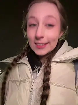 Snapshot of FroggyAnna chatting on 3, 12, 2025 FroggyAnna online show from 3, 12, 2025