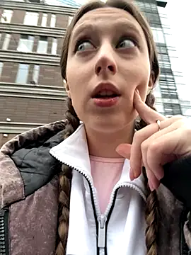 Snapshot of FroggyAnna chatting on 5, 11, 2025 FroggyAnna online show from 5, 11, 2025