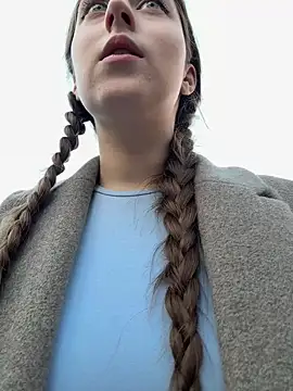 Snapshot of FroggyAnna chatting on 8, 10, 2025 FroggyAnna online show from 8, 10, 2025