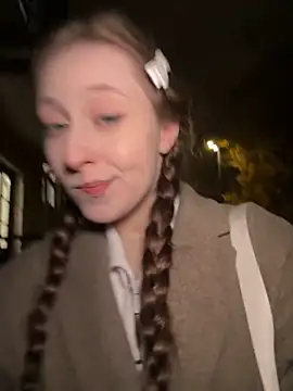 Snapshot of FroggyAnna chatting on 15, 10, 2025 FroggyAnna online show from 15, 10, 2025