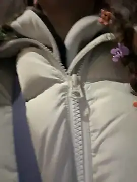 Snapshot of FroggyAnna chatting on 25, 11, 2025 FroggyAnna online show from 25, 11, 2025