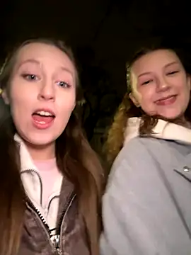 Snapshot of FroggyAnna chatting on 6, 11, 2025 FroggyAnna online show from 6, 11, 2025