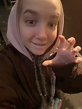 Snapshot of FroggyAnna chatting on 14, 10, 2025 FroggyAnna online show from 14, 10, 2025