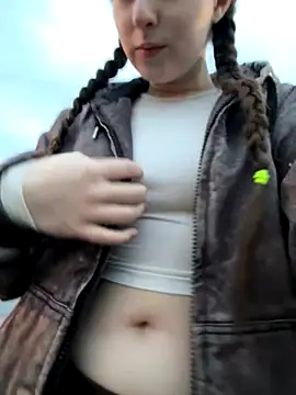 Snapshot of FroggyAnna chatting on 26, 10, 2025 FroggyAnna online show from 26, 10, 2025