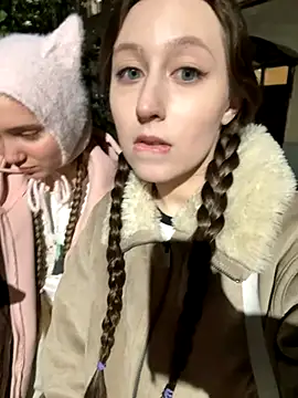 Snapshot of FroggyAnna chatting on 4, 10, 2025 FroggyAnna online show from 4, 10, 2025