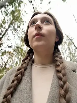 Snapshot of FroggyAnna chatting on 5, 10, 2025 FroggyAnna online show from 5, 10, 2025