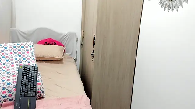 Isbettyche online show from 6, 11, 2025