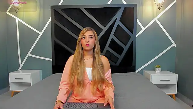 Alana cox  online show from 27, 11, 2025