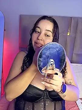 LoanaSantos online show from 4, 2, 2026