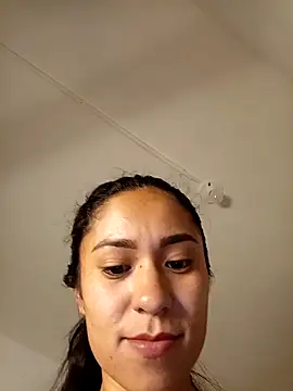 Liahdiaz  online show from 9, 4, 2026