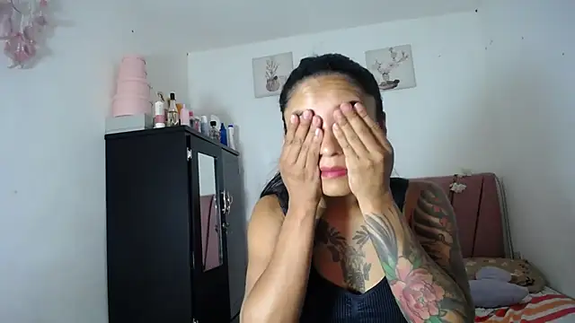 Snapshot of Liahdiaz_ chatting on 3, 7, 2026 Liahdiaz online show from 3, 7, 2026