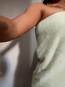 Snapshot of Liahdiaz_ chatting on 12, 11, 2025 Liahdiaz online show from 12, 11, 2025